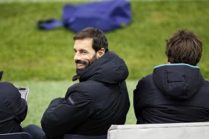 Vruća klupa čeka Van Nistelroja?